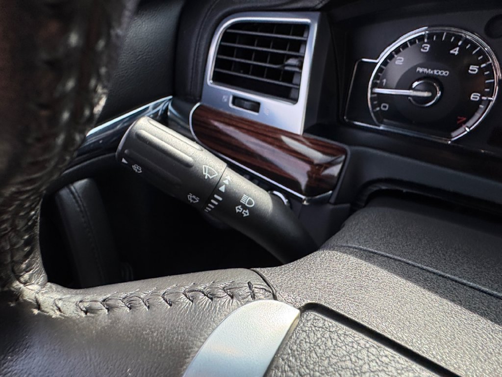 Used 2009 Lincoln MKS AWD image 32