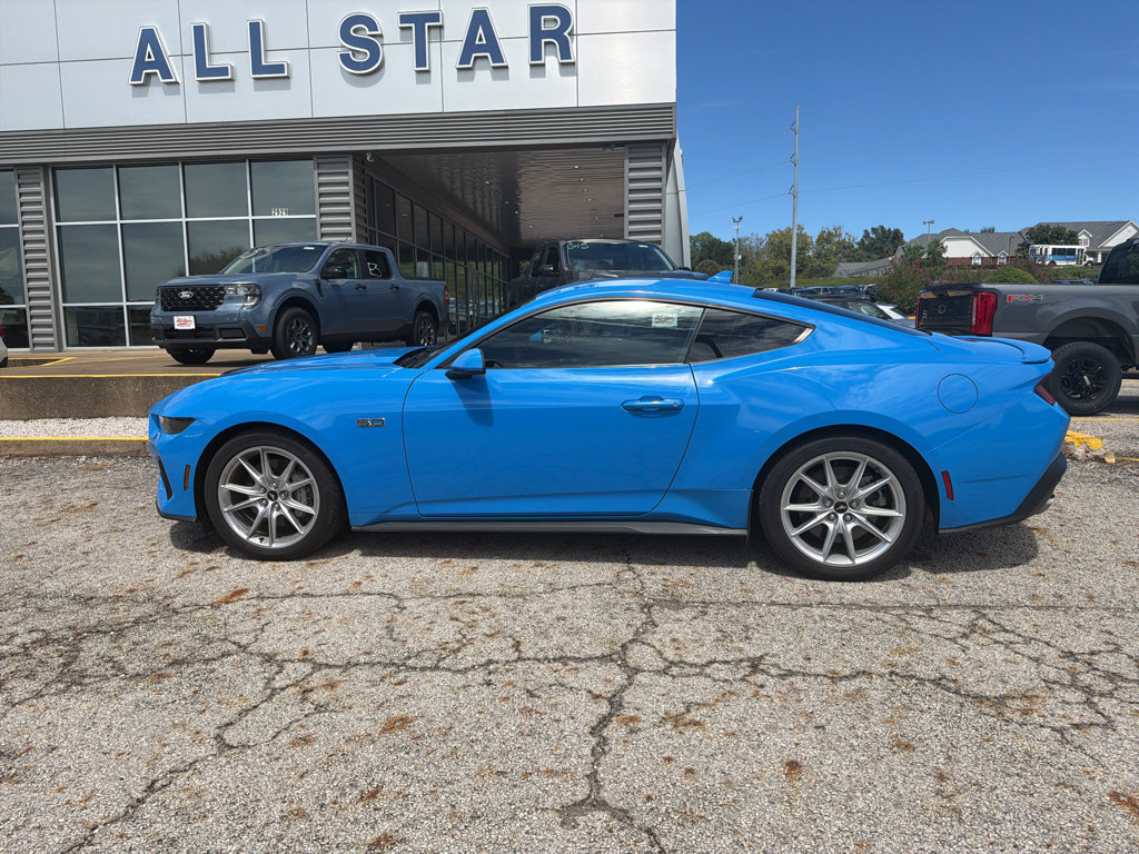 Used 2025 Ford Mustang GT Premium RWD image 9