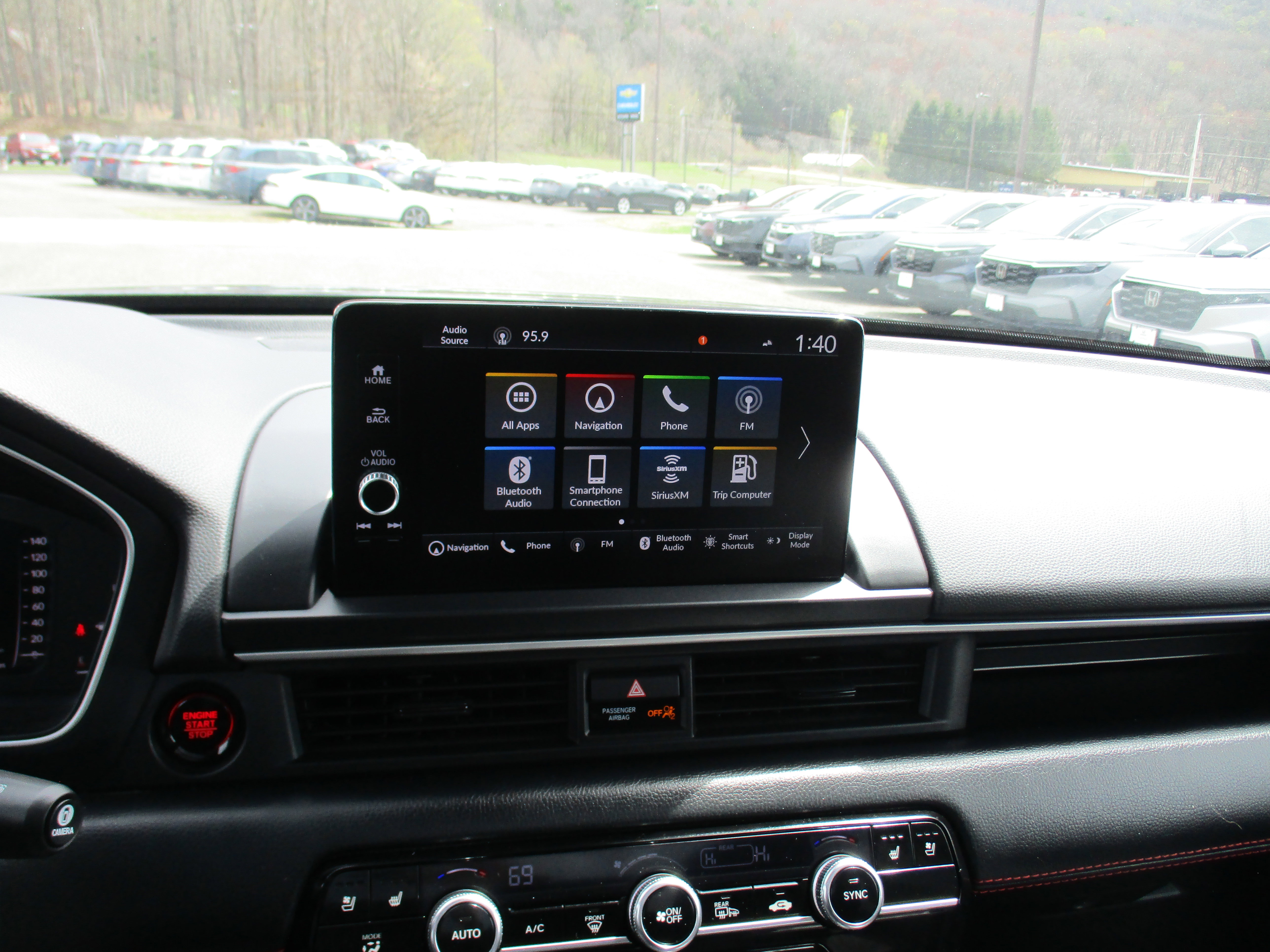 Certified 2025 Honda Pilot Black Edition image 17