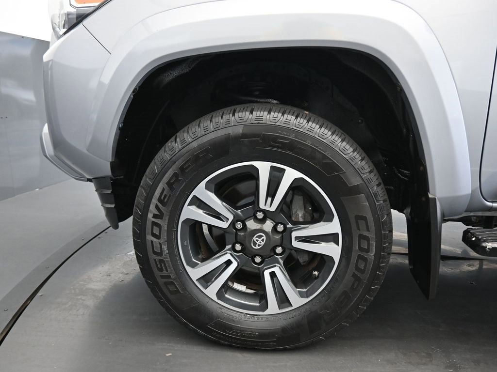 Used 2017 Toyota Tacoma TRD Sport image 51