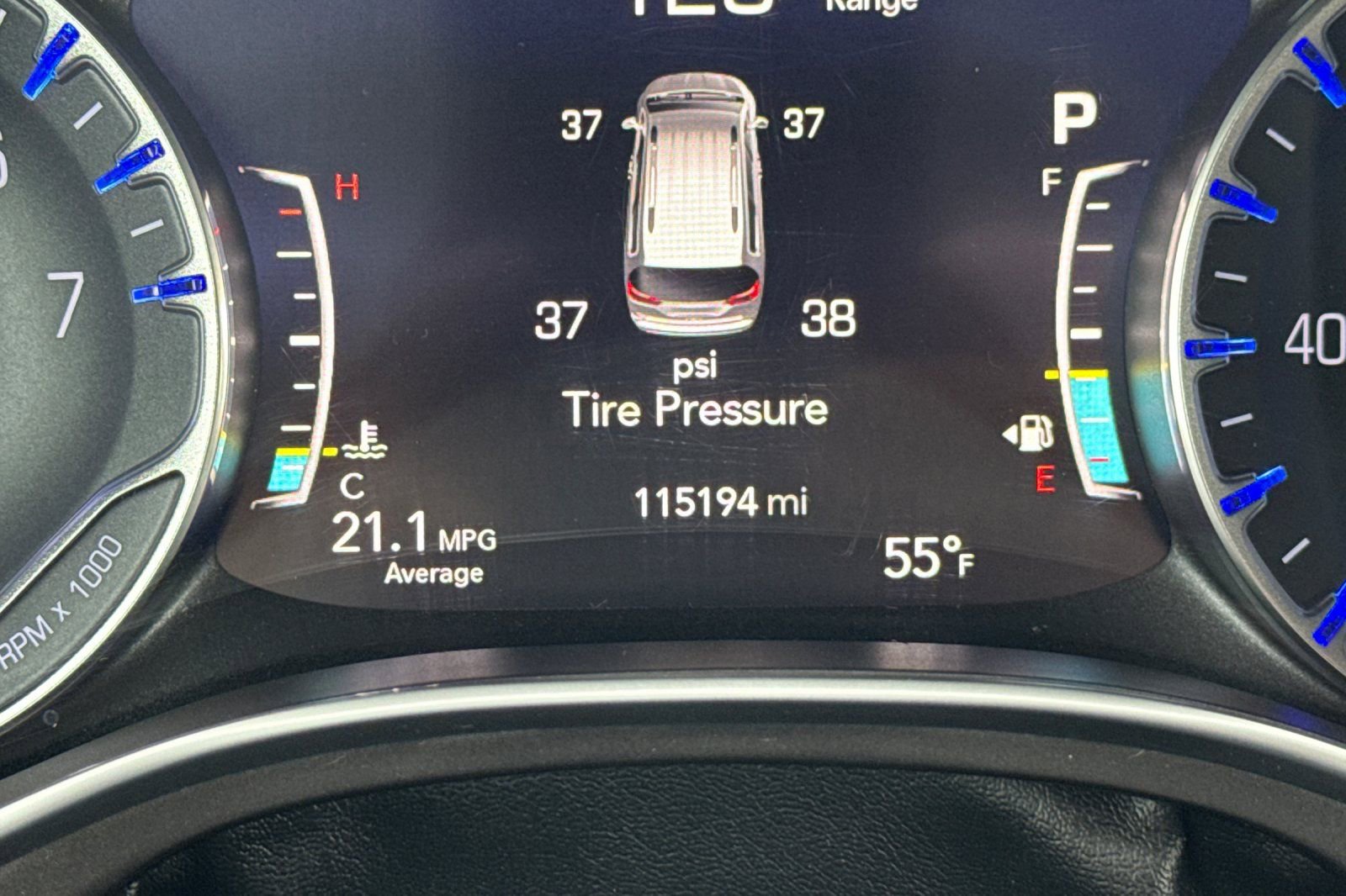 Used 2017 Chrysler Pacifica Limited w/ UConnect Theater Package FWD image 30