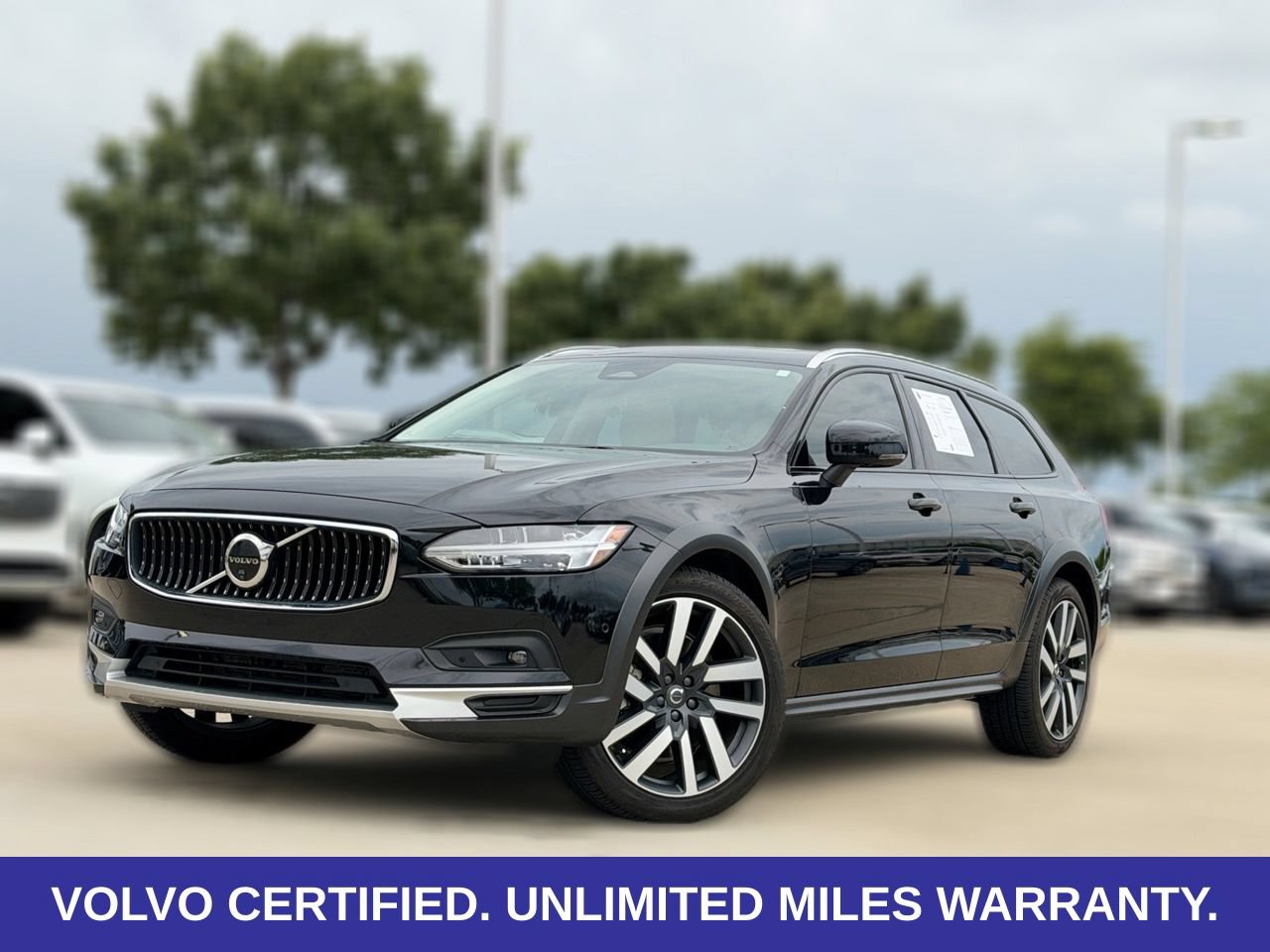 Certified 2025 Volvo V90 B6 Cross Country Ultra AWD/4WD image 2