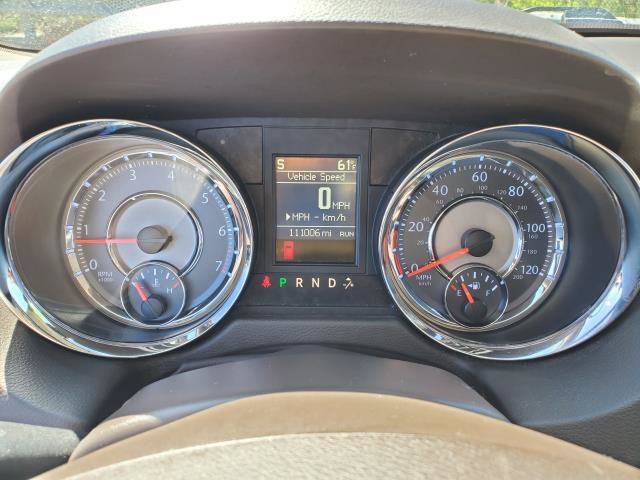 Used 2014 Chrysler Town & Country Touring FWD image 9