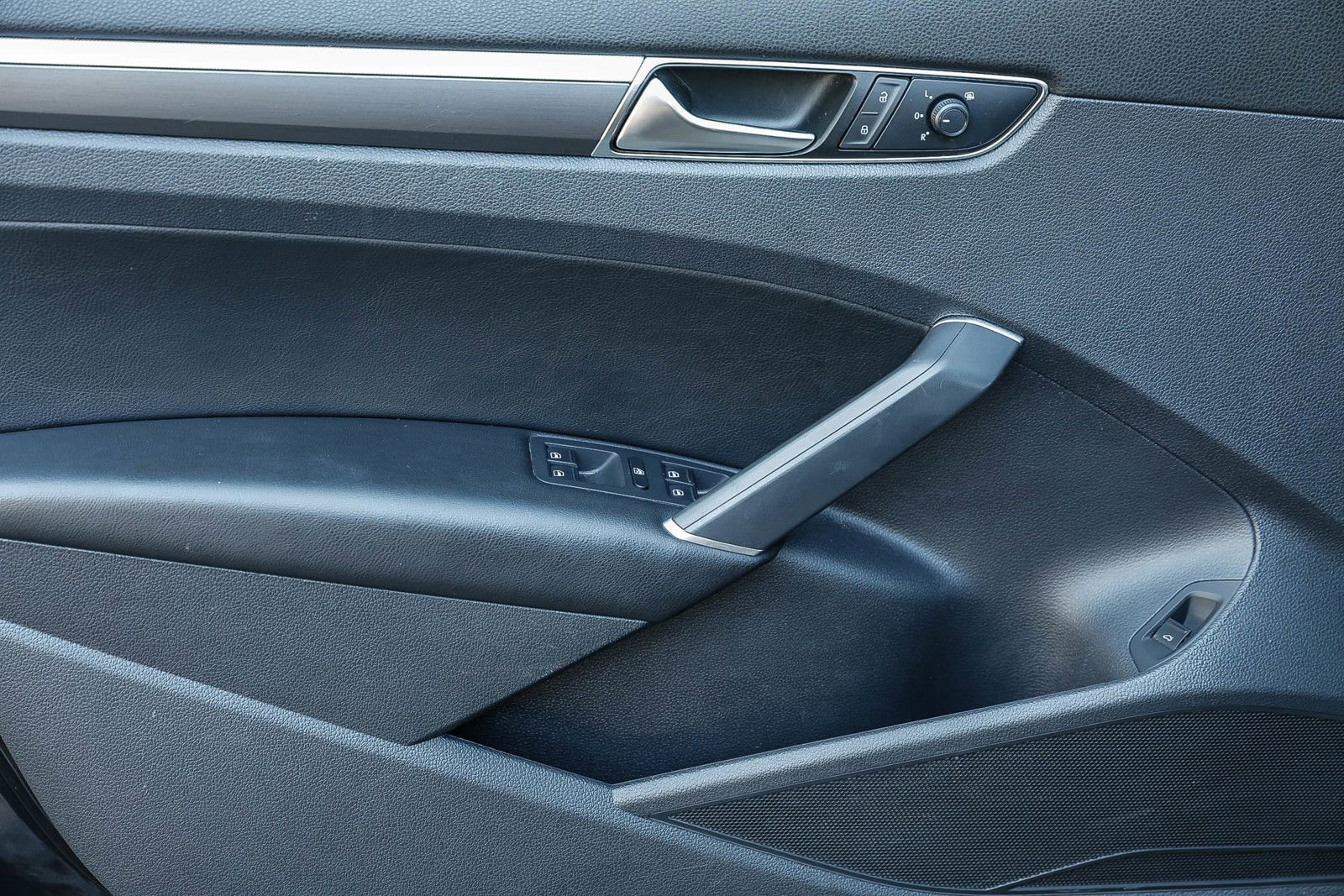 Used 2018 Volkswagen Passat 2.0T R-Line image 20