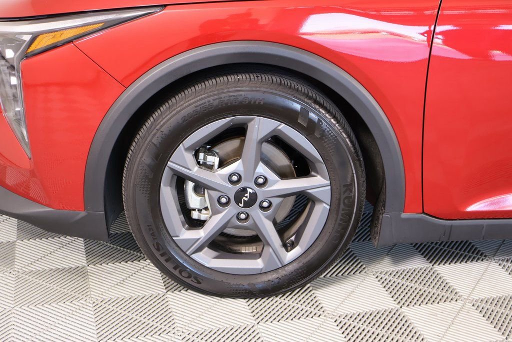 Used 2025 Kia K4 LXS image 16