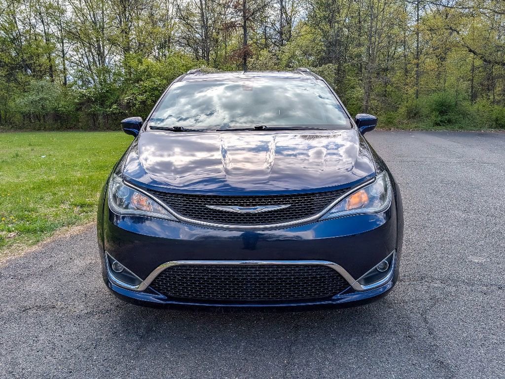 Used 2018 Chrysler Pacifica Touring-L Plus FWD image 2