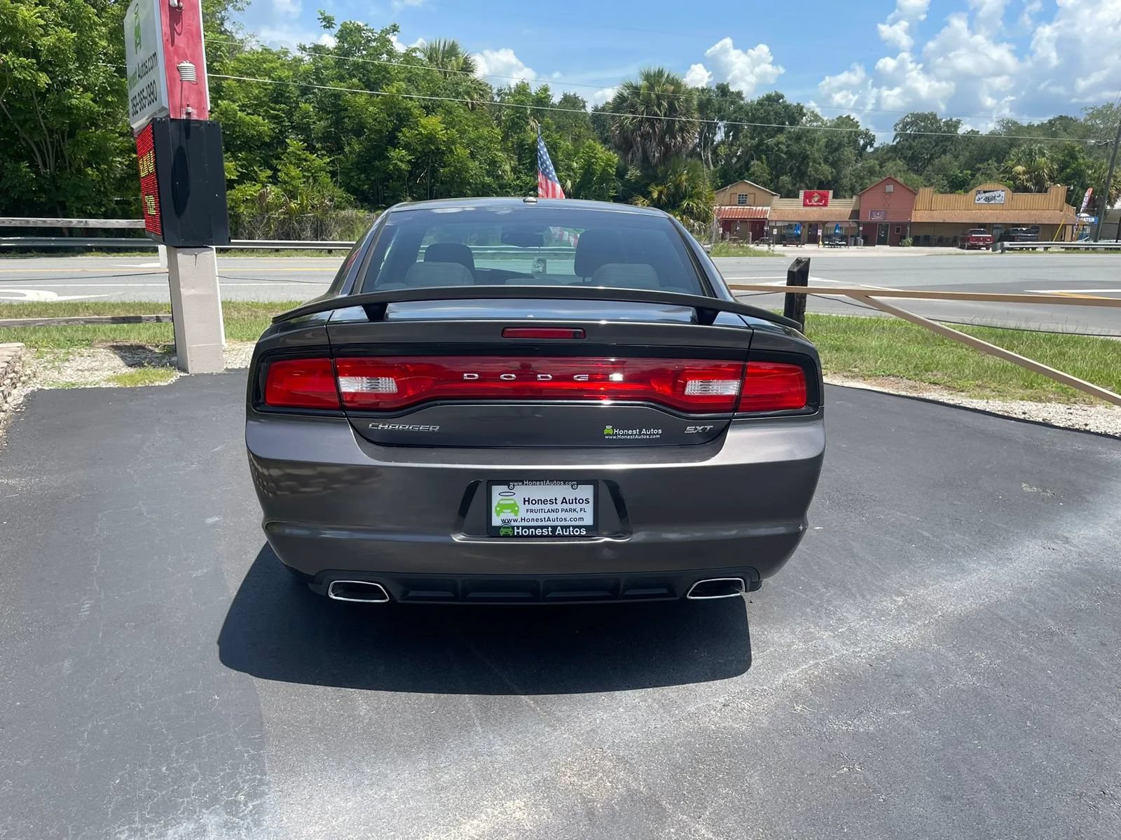 Used 2014 Dodge Charger SXT RWD image 6