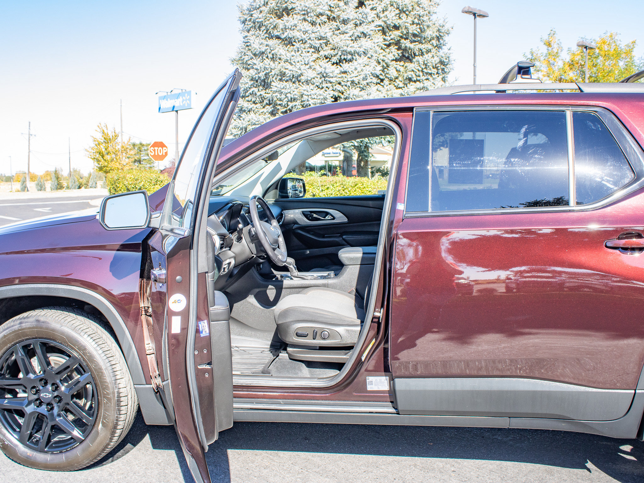 Used 2021 Chevrolet Traverse LT w/ LPO, Blackout Package AWD/4WD image 24