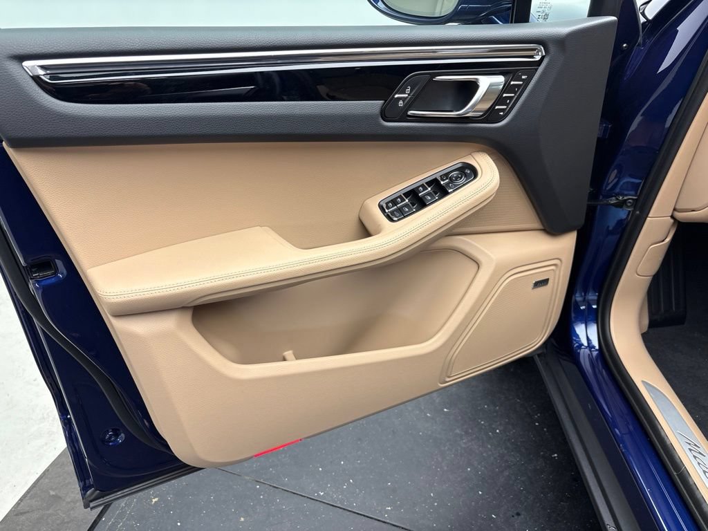 New 2026 Porsche Macan AWD/4WD image 4
