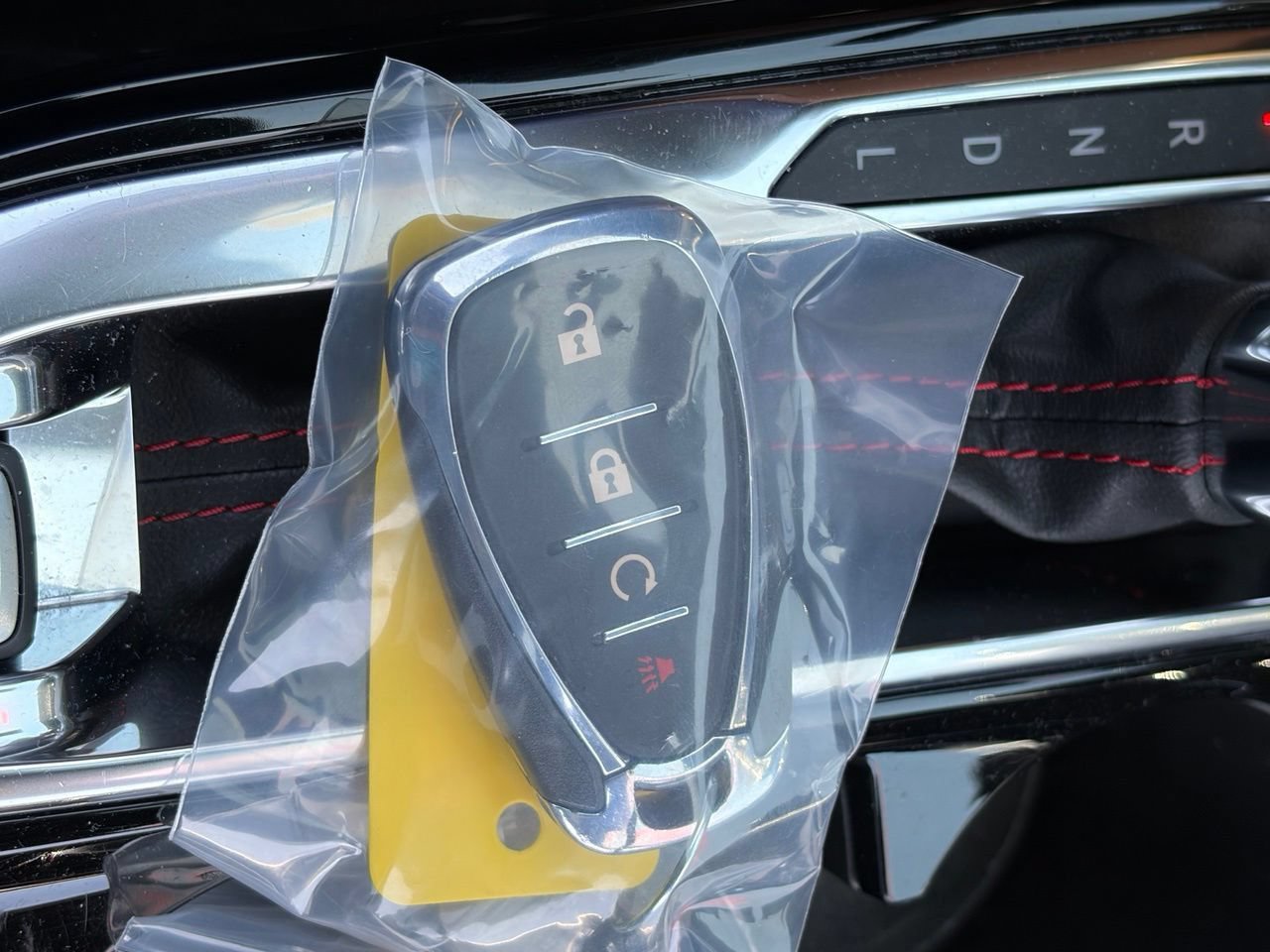 Used 2025 Chevrolet Trax RS FWD image 12