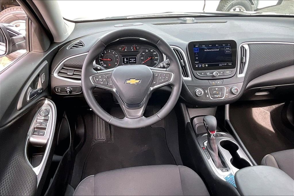 Used 2024 Chevrolet Malibu RS FWD image 4