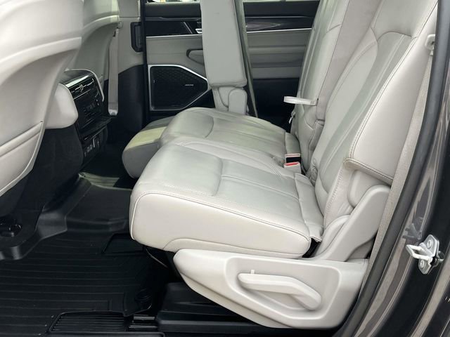 Used 2023 Jeep Wagoneer L 4WD w/ Convenience Group I image 15