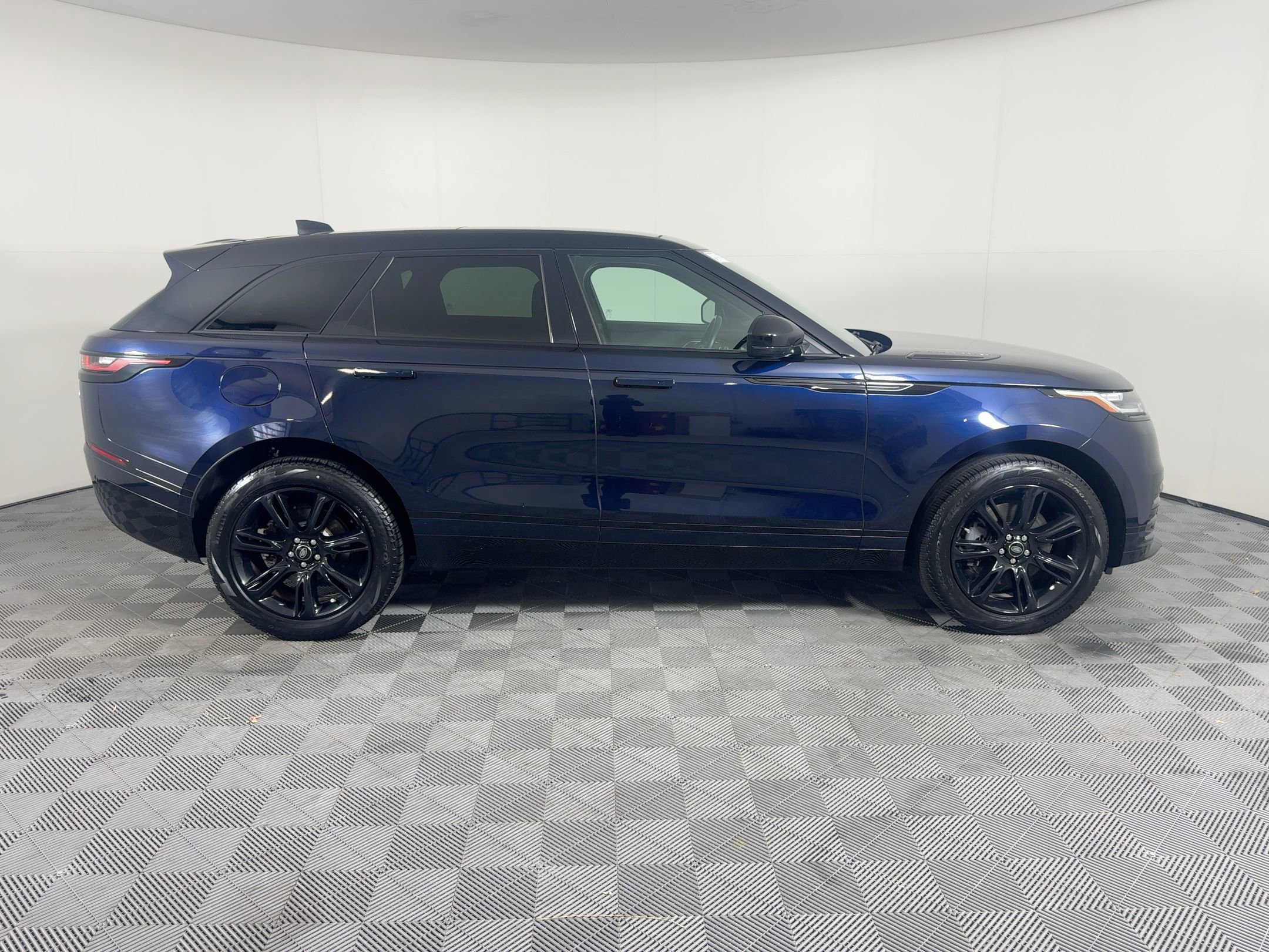 Used 2022 Land Rover Range Rover Velar R-Dynamic S image 8