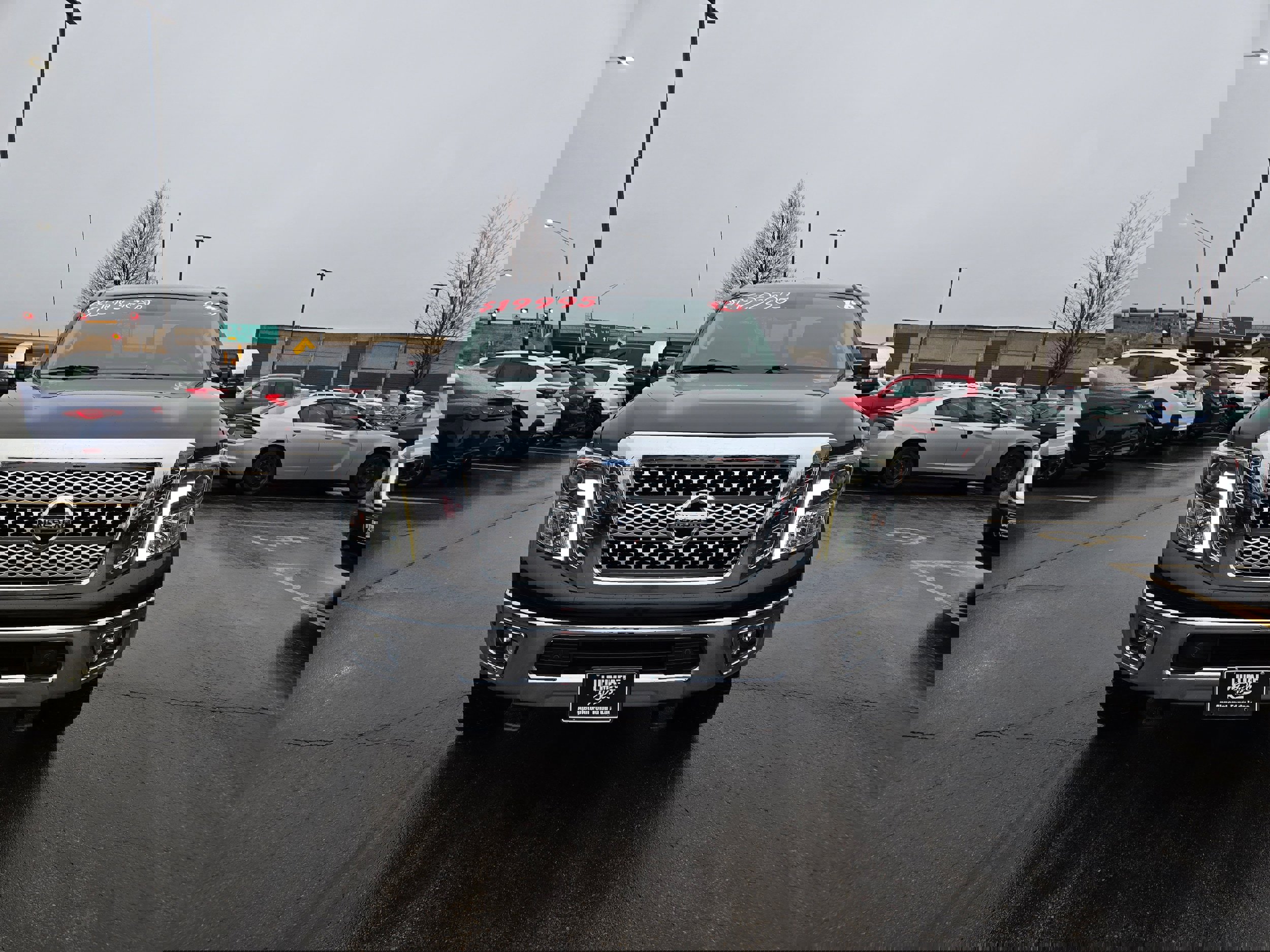 Used 2016 Nissan Titan SL image 2