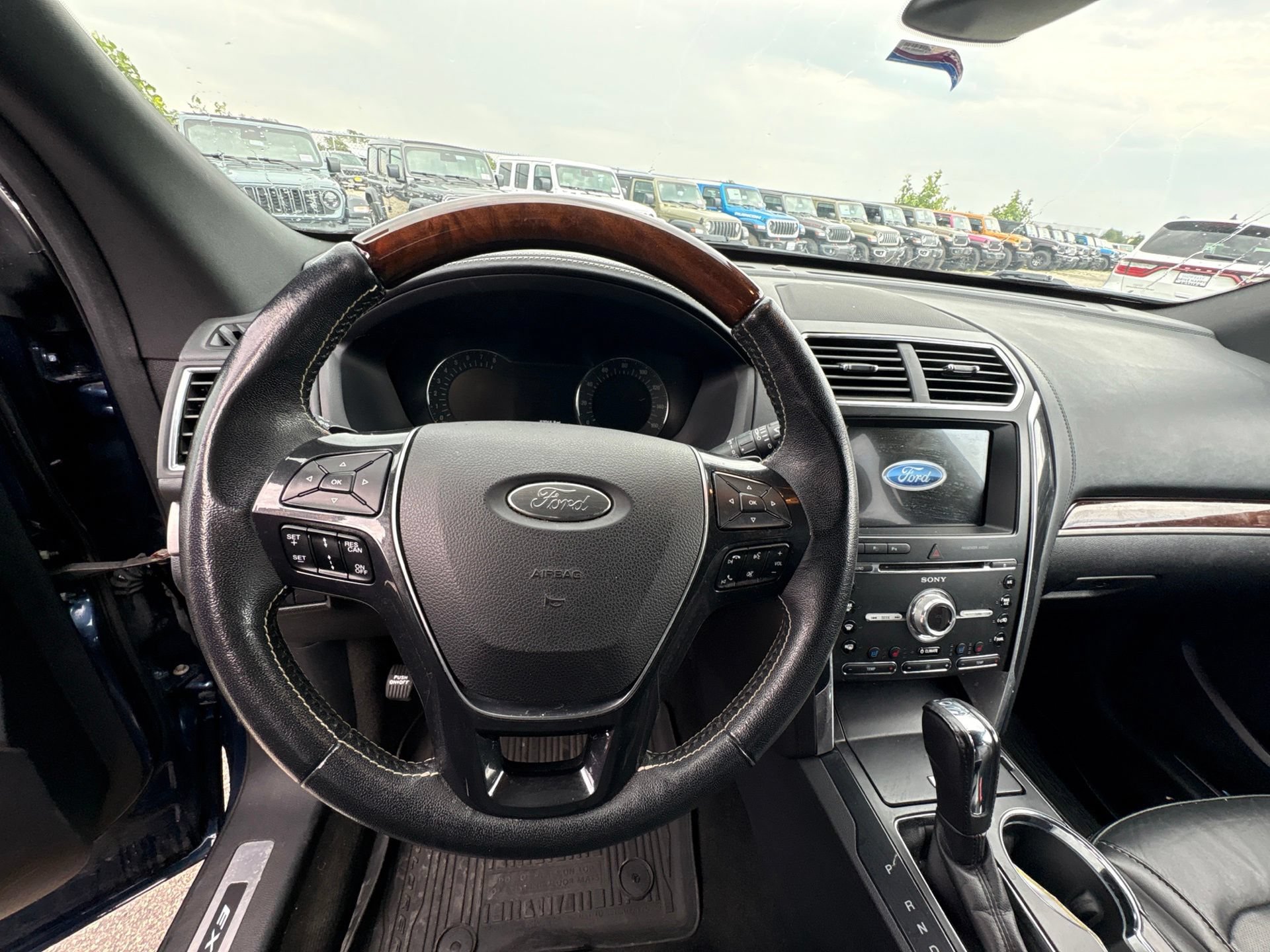 Used 2017 Ford Explorer Platinum AWD/4WD image 10