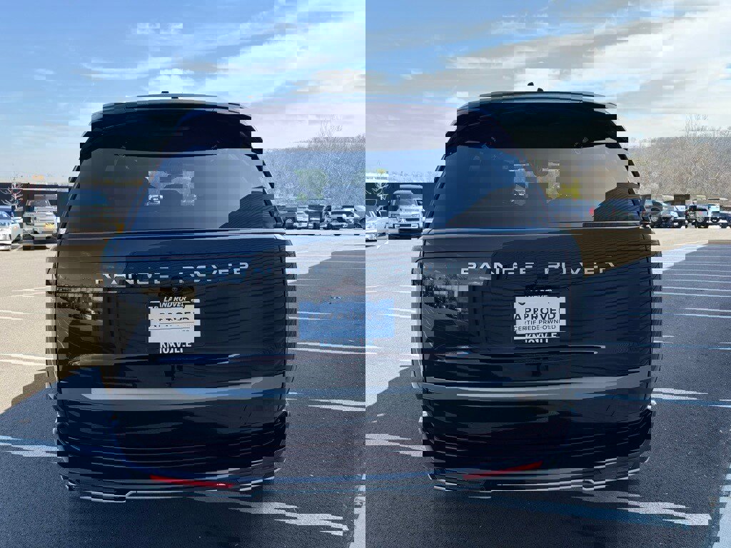 Used 2025 Land Rover Range Rover SE image 6