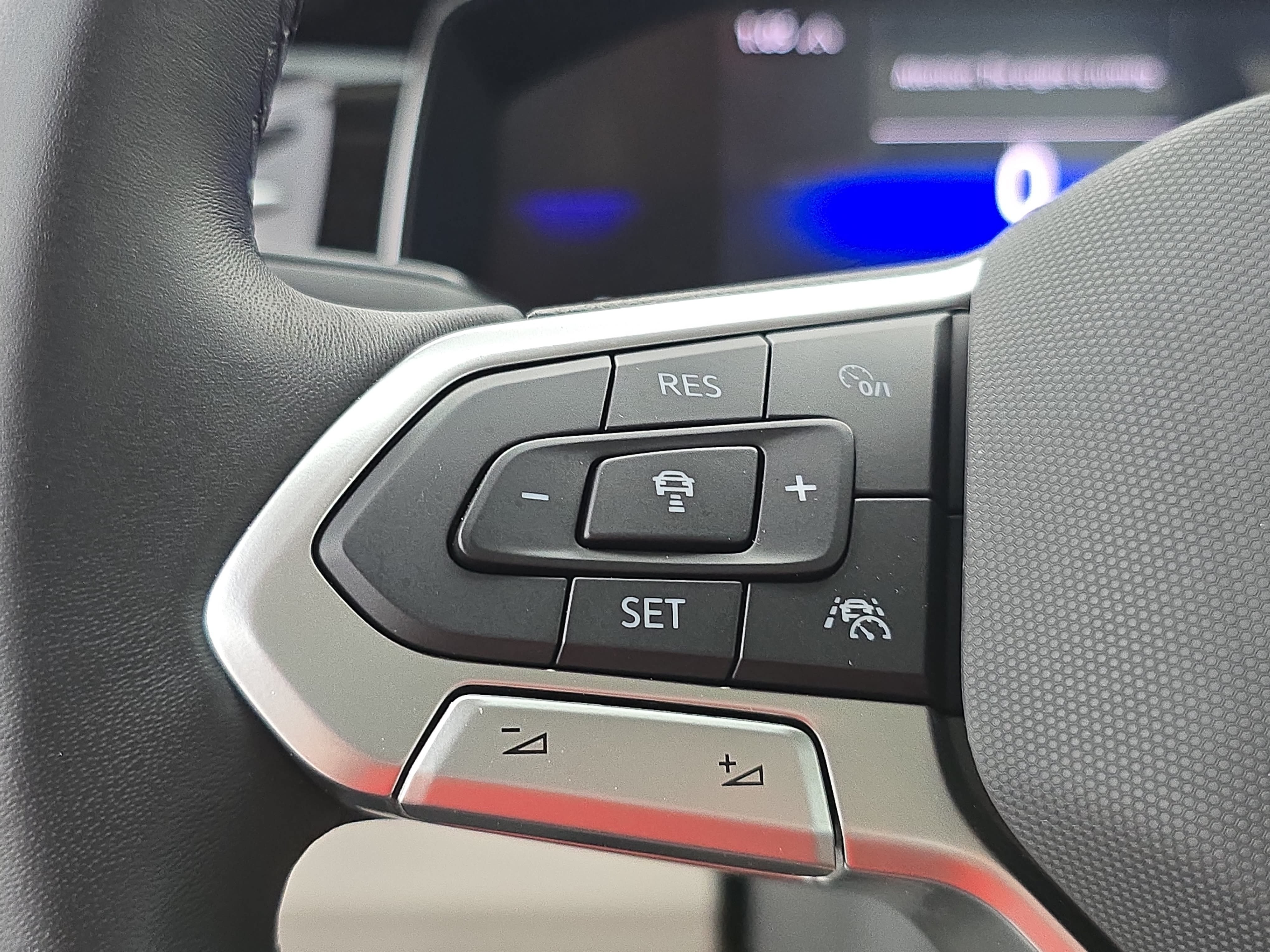 Certified 2025 Volkswagen Jetta SE w/ Sunroof Package FWD image 16