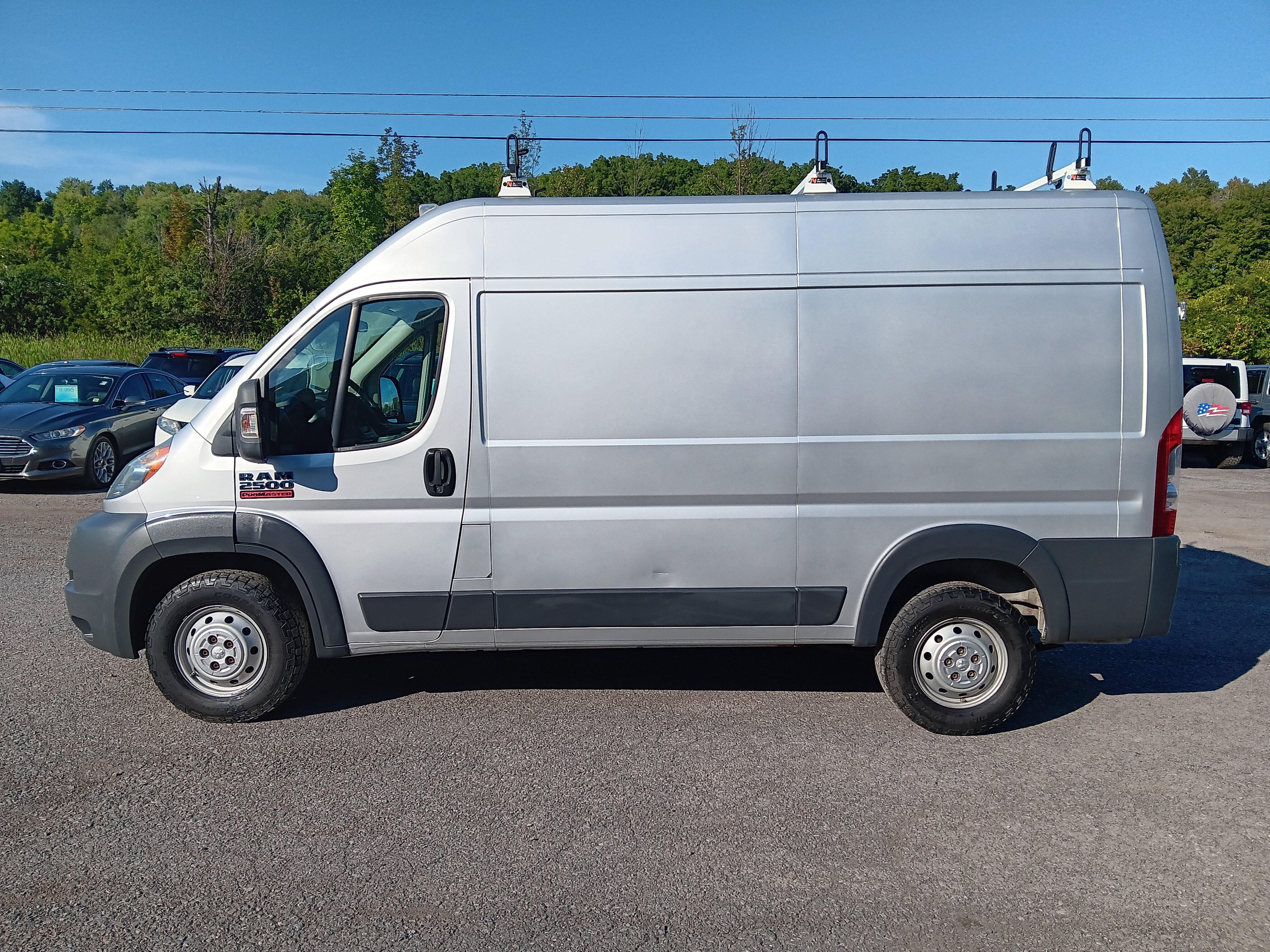 Used 2014 RAM ProMaster 2500 w/ Premium Appearance Group FWD image 2