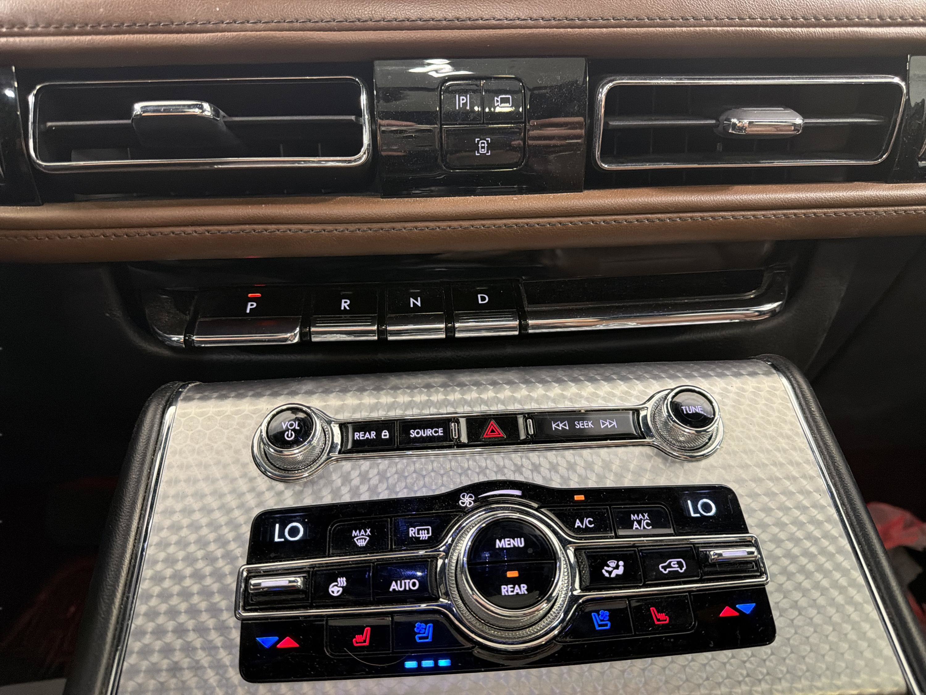 Used 2020 Lincoln Aviator Grand Touring w/ Equipment Group 302A AWD/4WD image 19