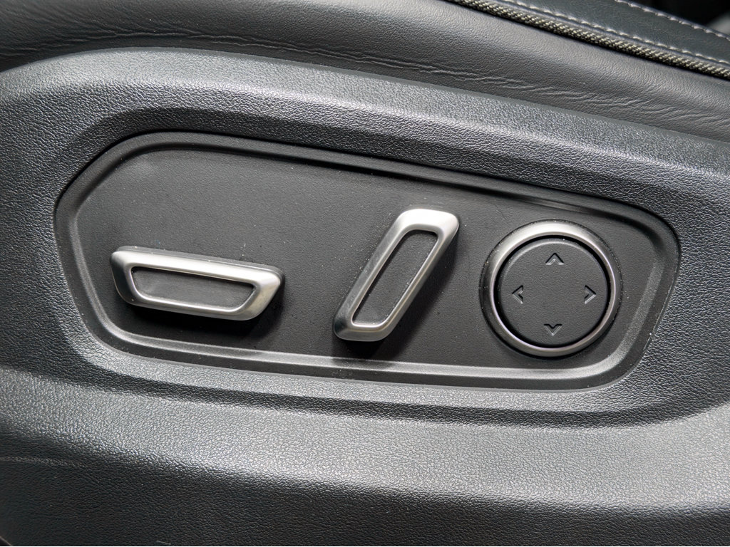 Used 2025 Rivian R1S Adventure AWD/4WD image 6