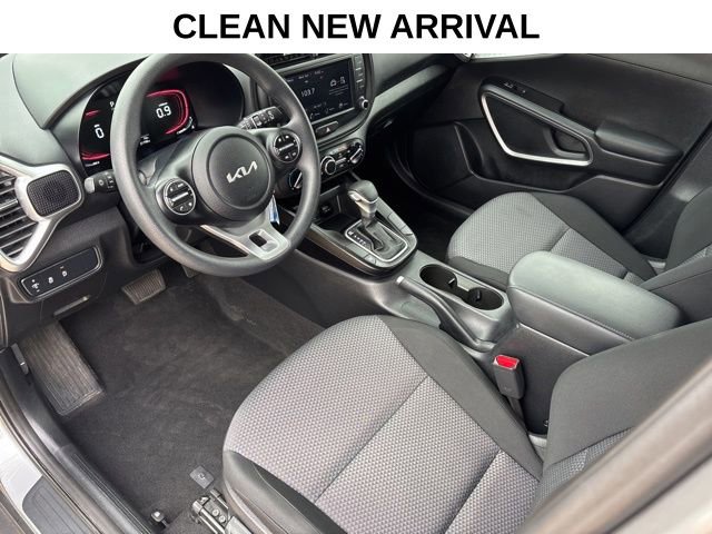 Used 2025 Kia Soul LX w/ LX Technology Package FWD image 11