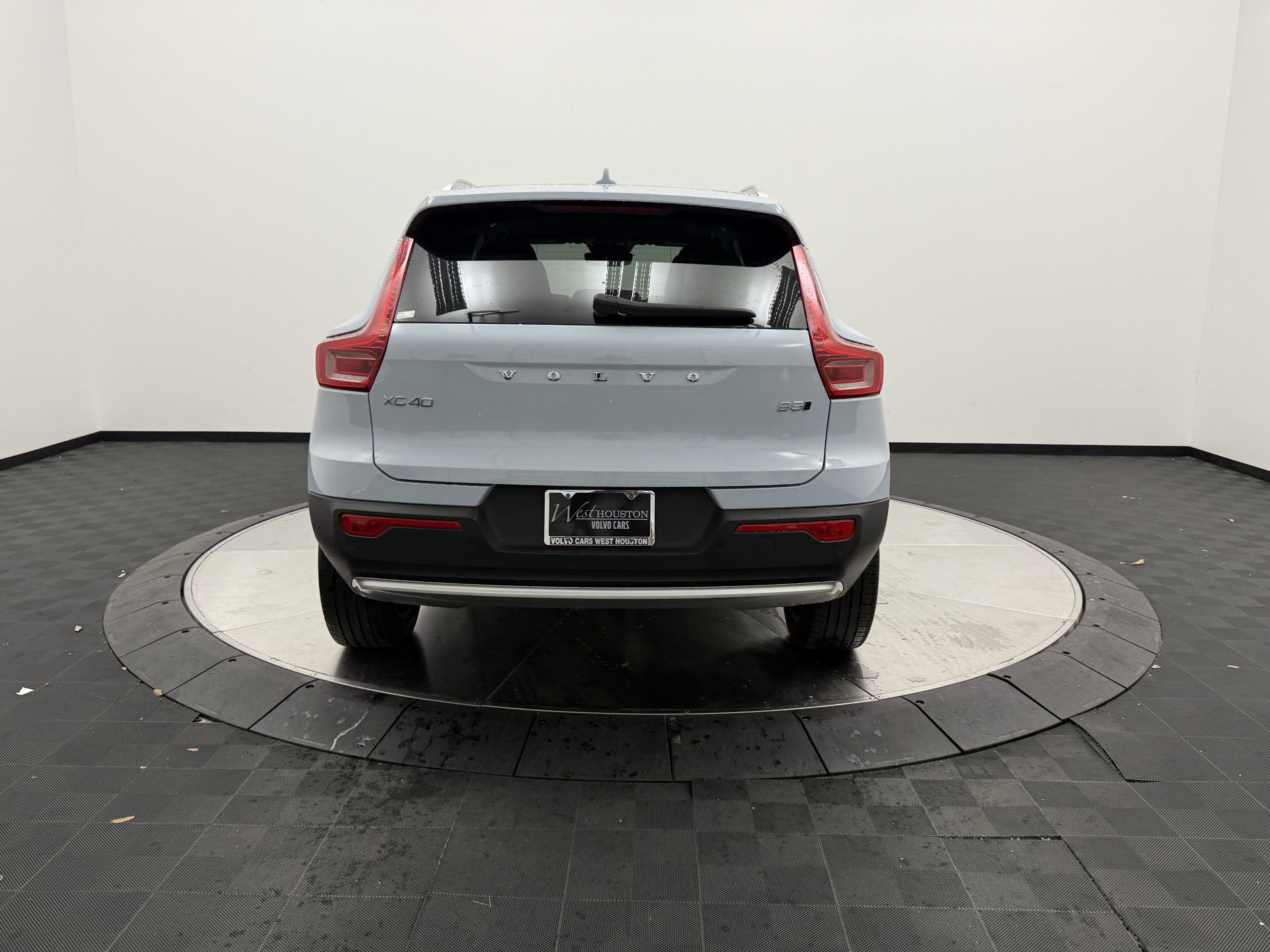 Certified 2024 Volvo XC40 B5 Core AWD/4WD image 6