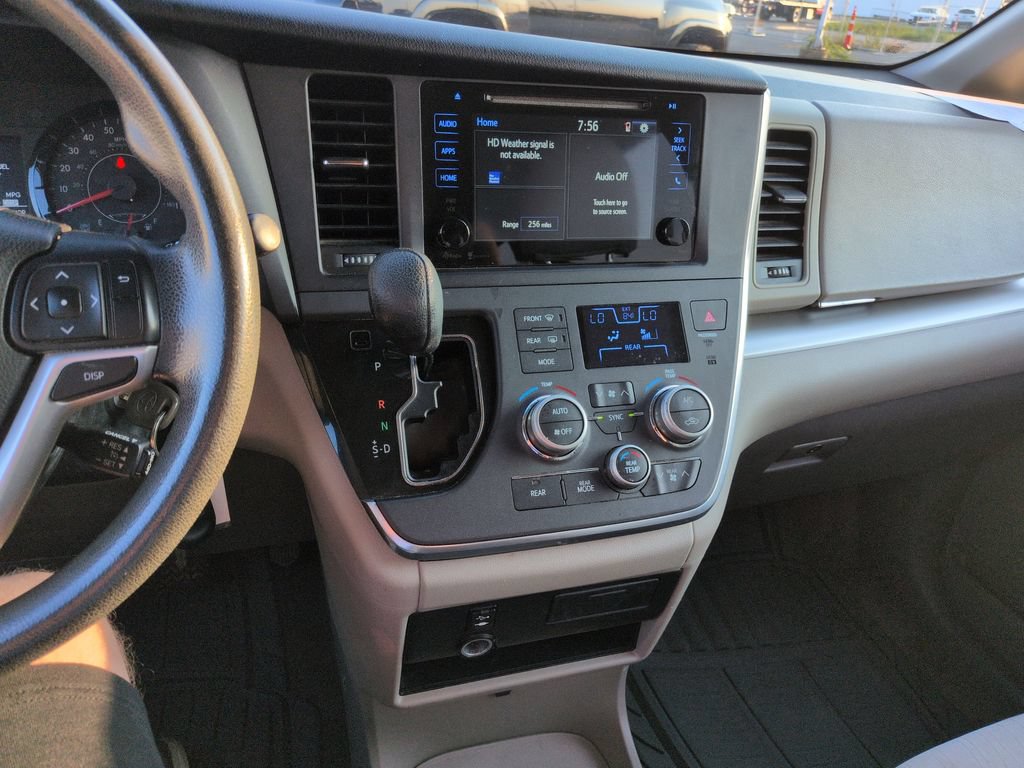 Used 2015 Toyota Sienna LE FWD image 18
