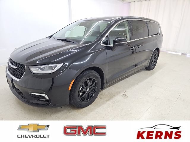 Used 2023 Chrysler Pacifica Touring-L