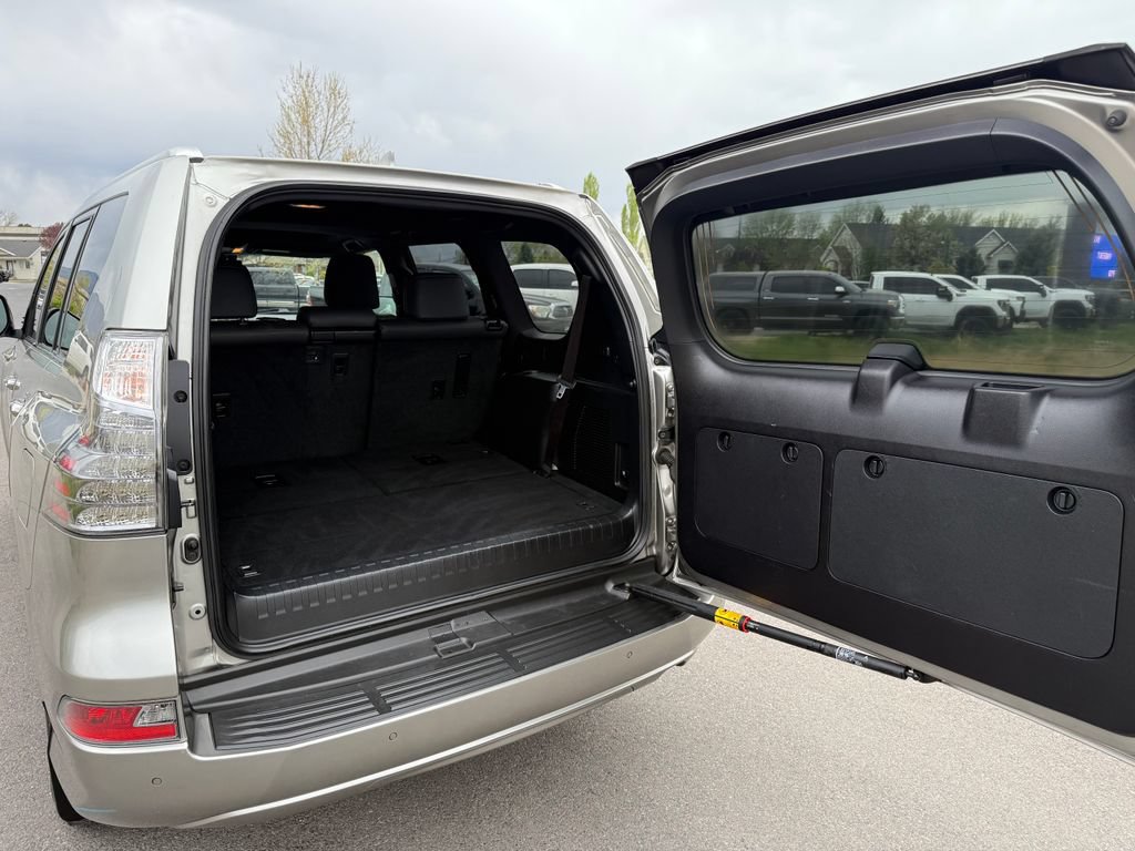 Used 2020 Lexus GX 460 Premium w/ Premium Package AWD/4WD image 13