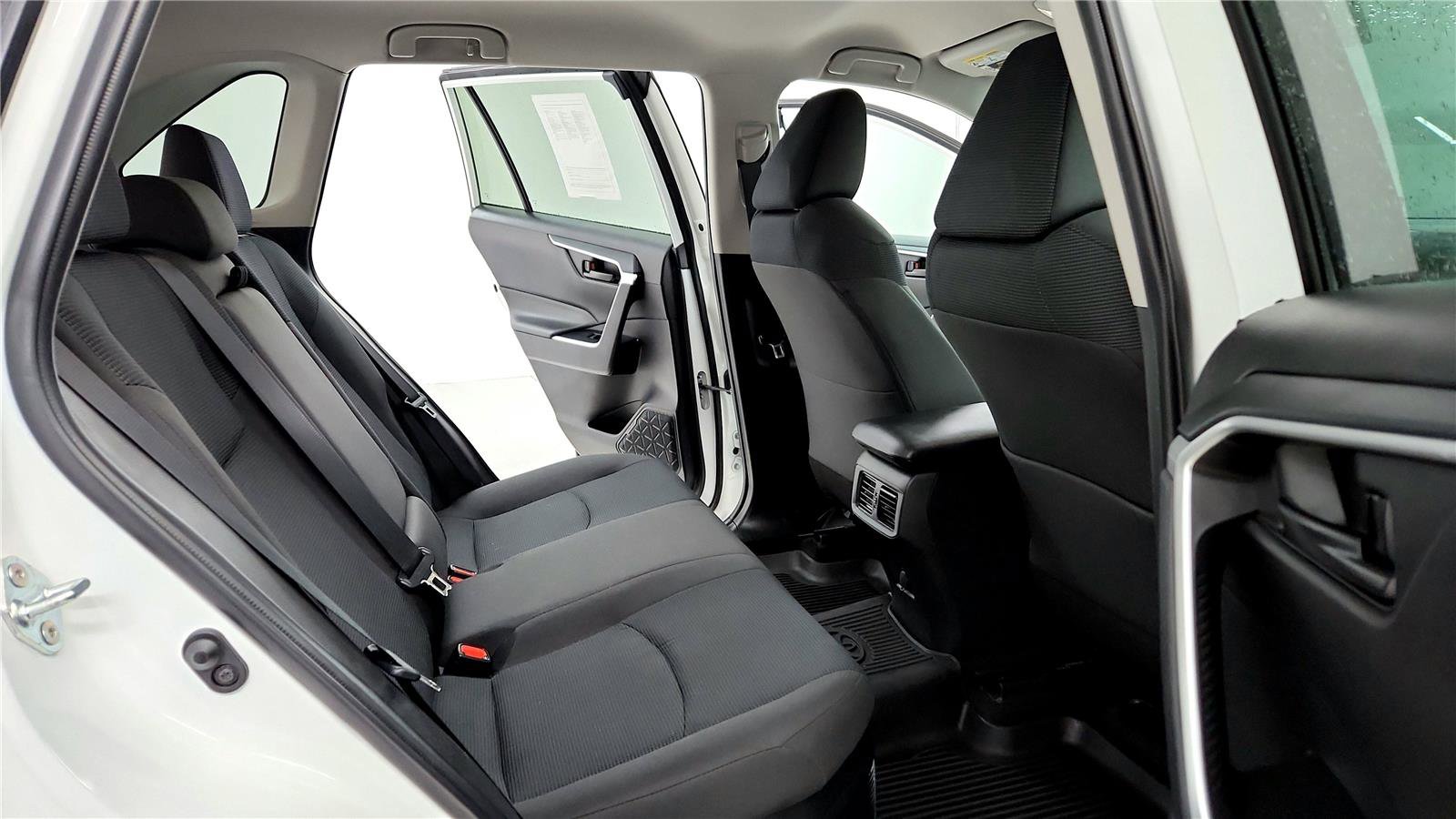 Used 2022 Toyota RAV4 LE image 18