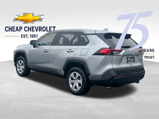 Used 2024 Toyota RAV4 LE FWD image 3