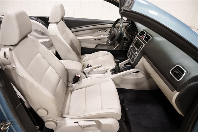 Used 2009 Volkswagen Eos Komfort FWD image 17