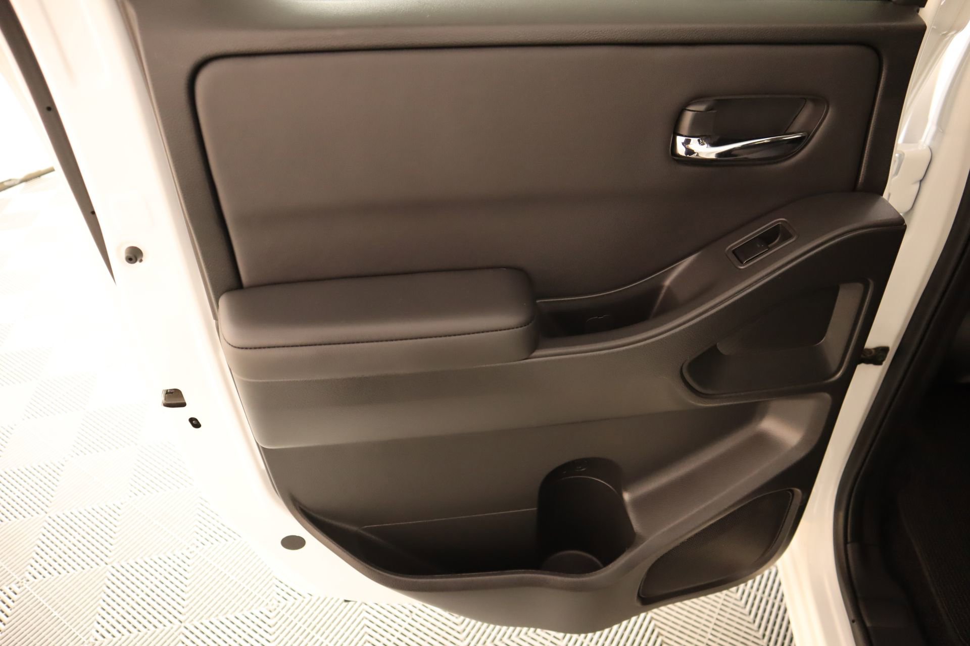 Used 2024 Nissan Frontier SV w/ SV Convenience Package image 16