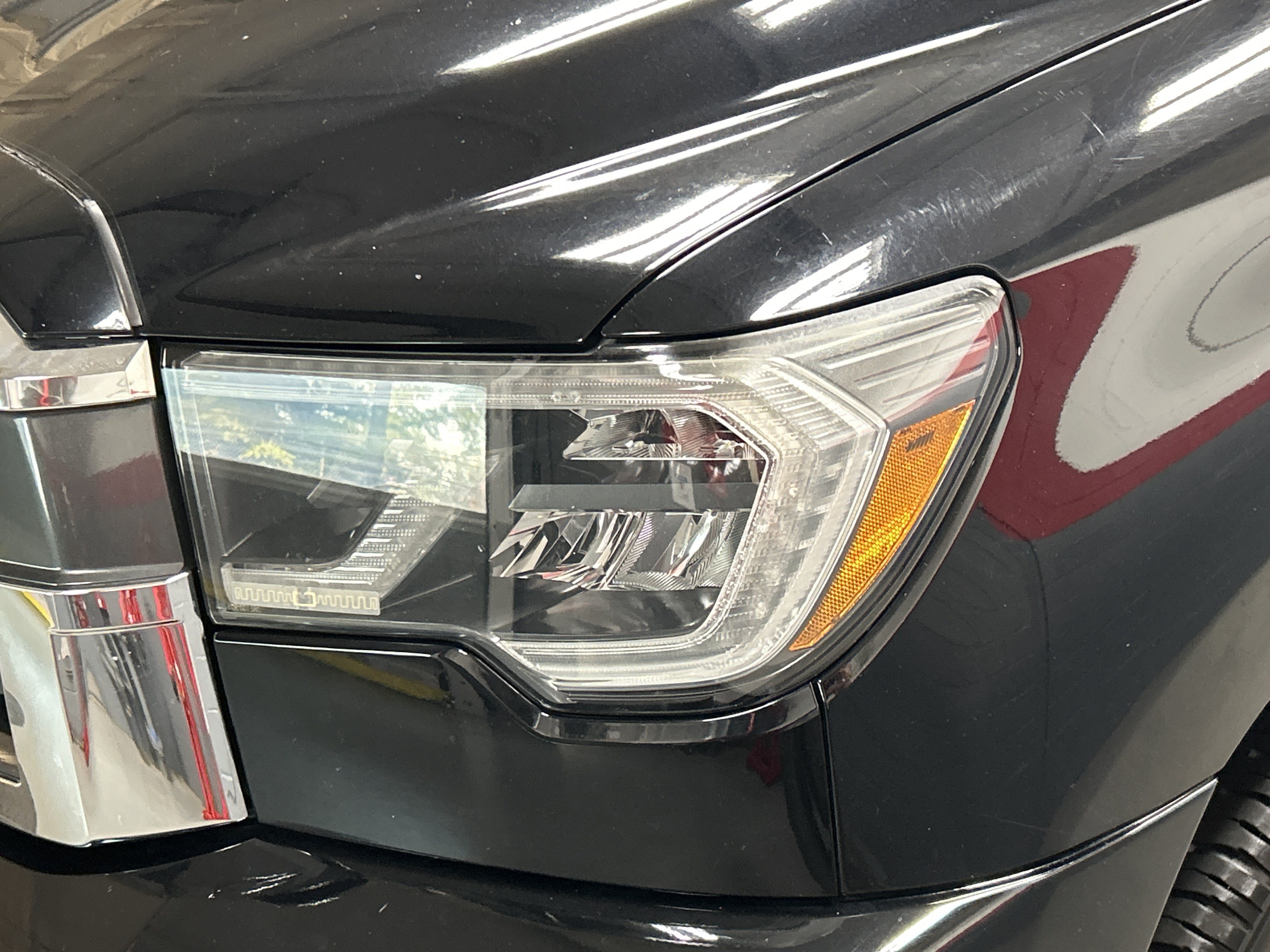 Used 2018 Toyota Sequoia Limited w/ Safety & Convenience Package AWD/4WD image 6