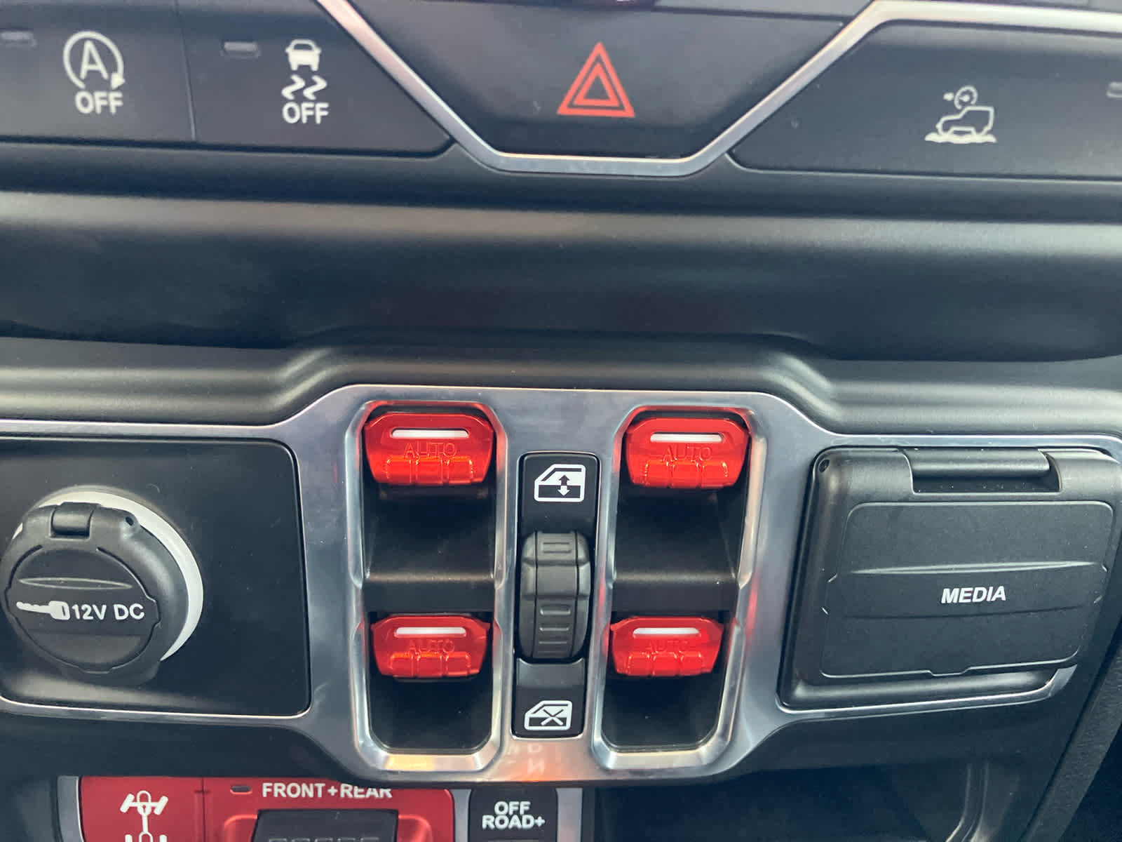 Used 2022 Jeep Gladiator Rubicon w/ Cold Weather Group AWD/4WD image 30
