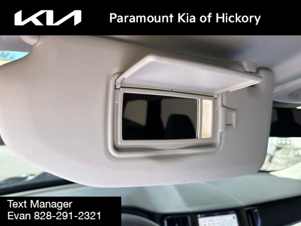 Used 2025 Volvo XC60 B5 Plus AWD/4WD image 30