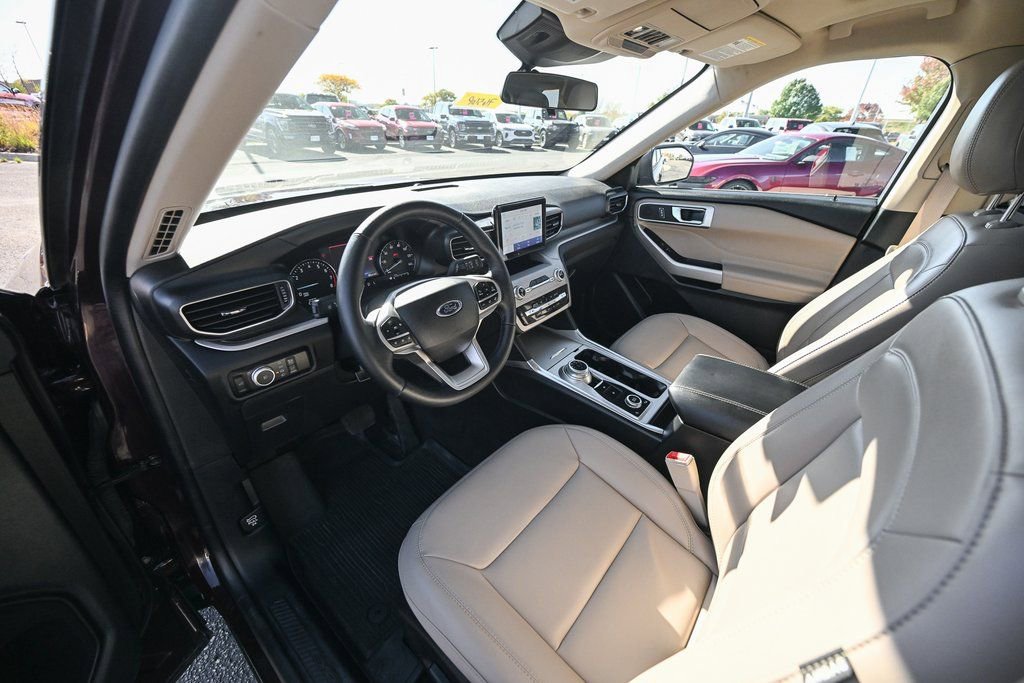 Certified 2023 Ford Explorer XLT w/ Equipment Group 202A image 19