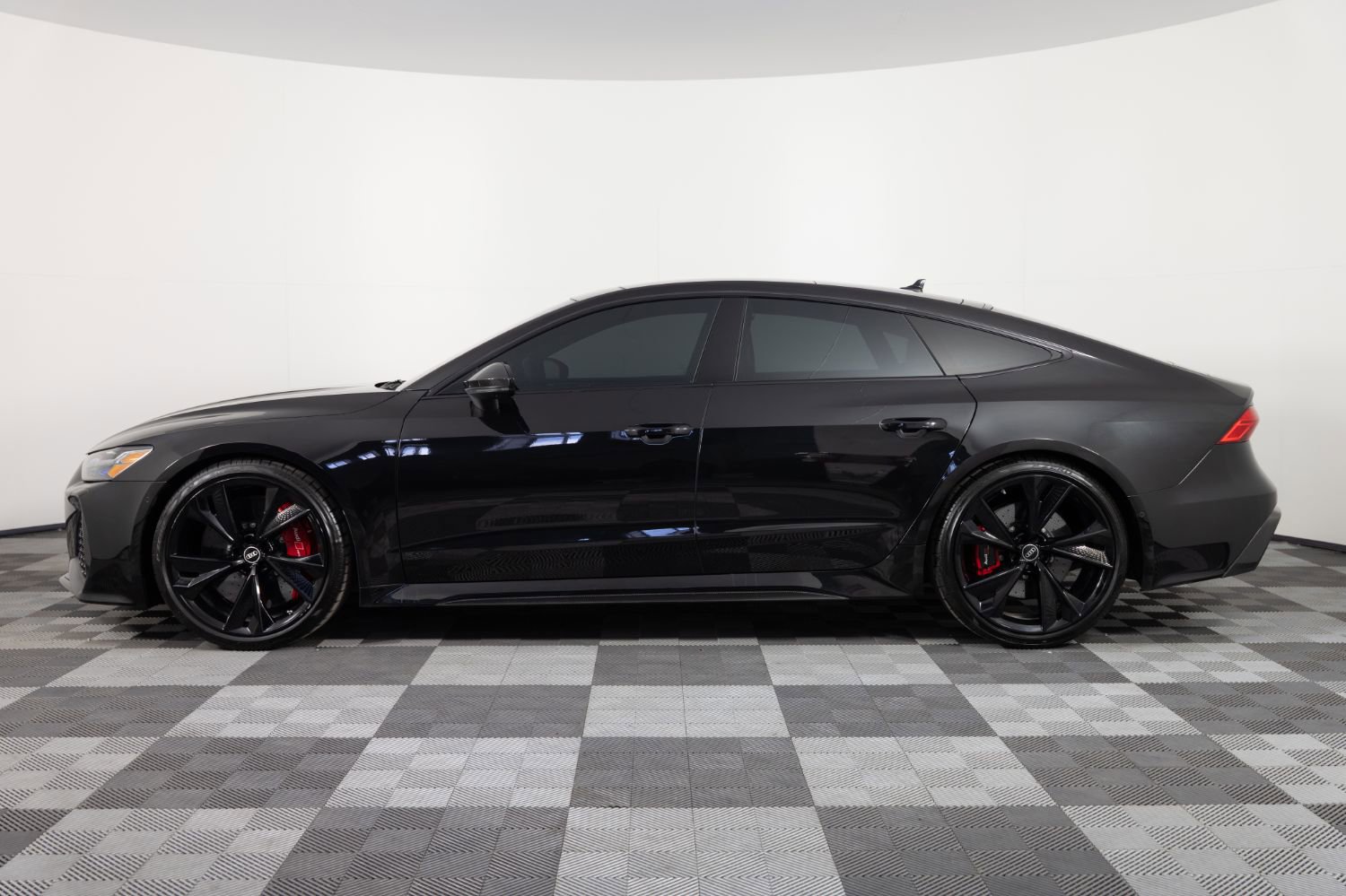Used 2021 Audi RS 7 Sportback w/ Carbon Optic Package AWD/4WD image 3