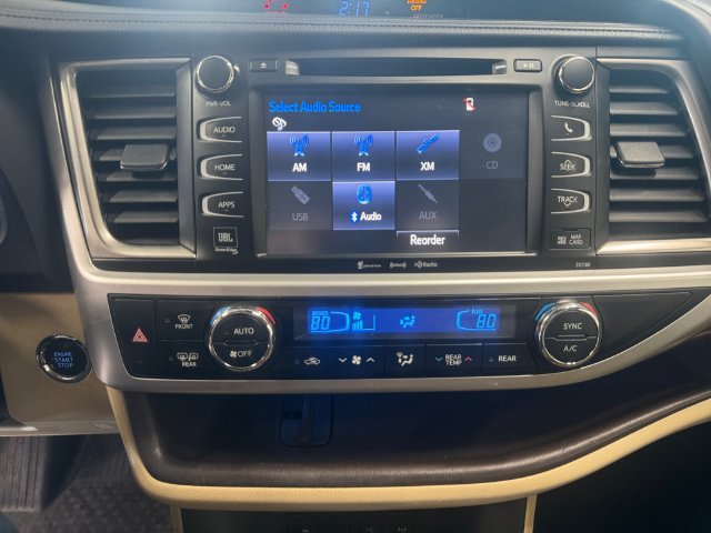 Used 2018 Toyota Highlander Limited AWD/4WD image 3