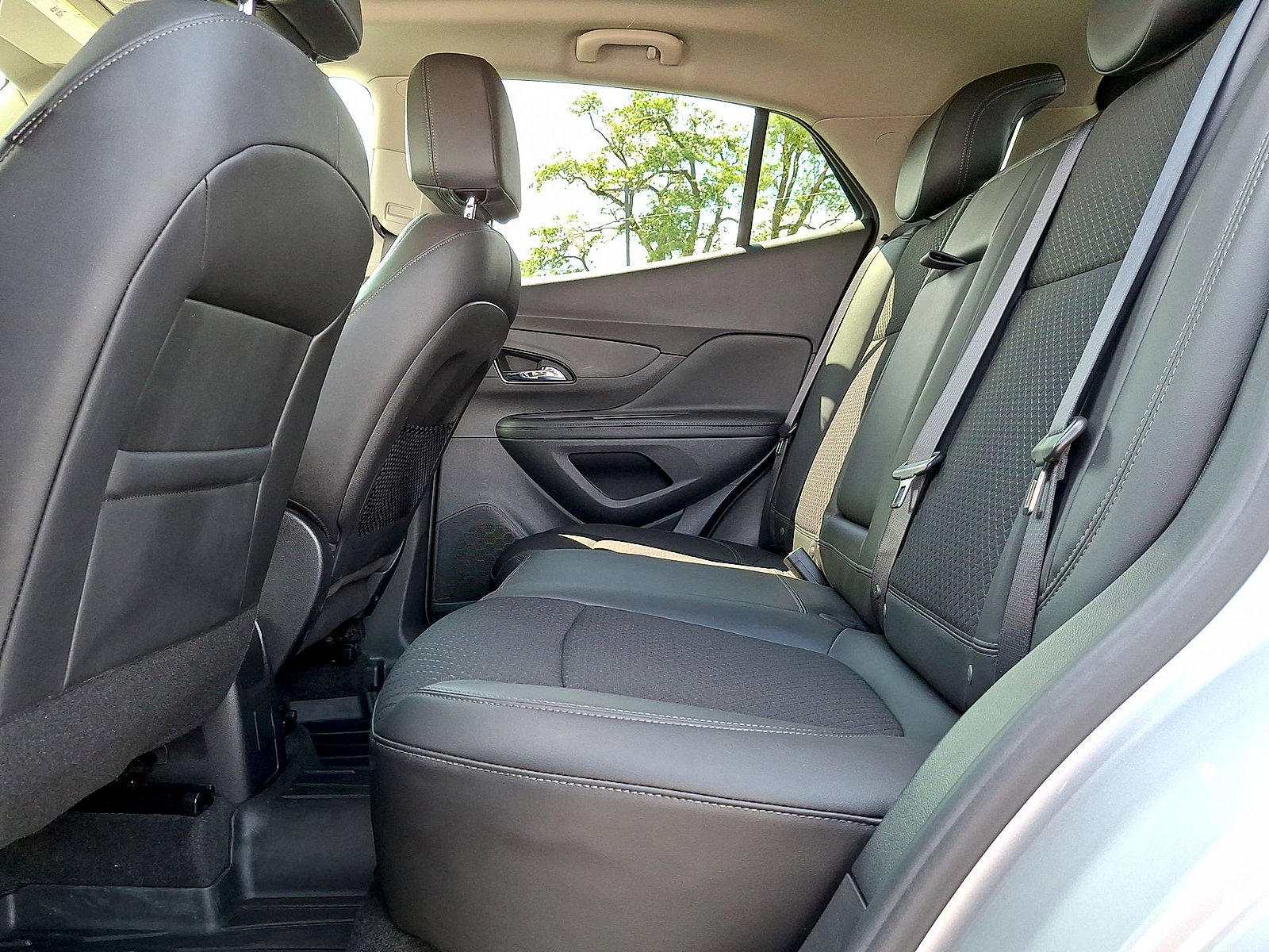 Used 2021 Buick Encore Preferred AWD/4WD image 19