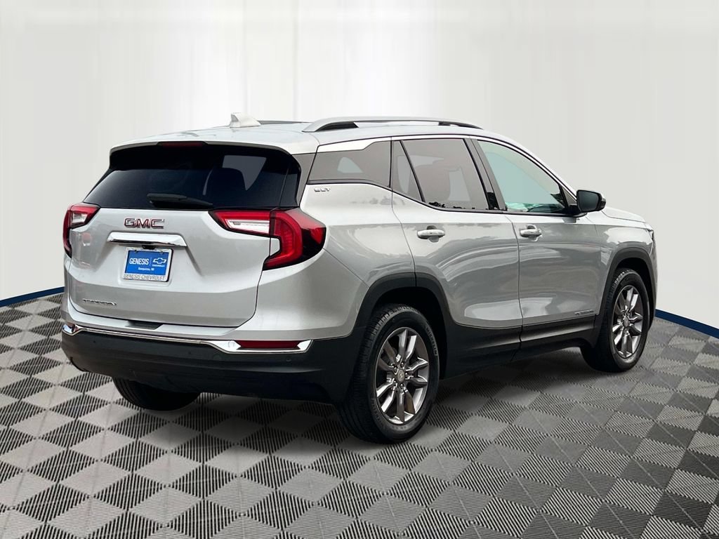 Used 2022 GMC Terrain SLT w/ Tech Package FWD image 5
