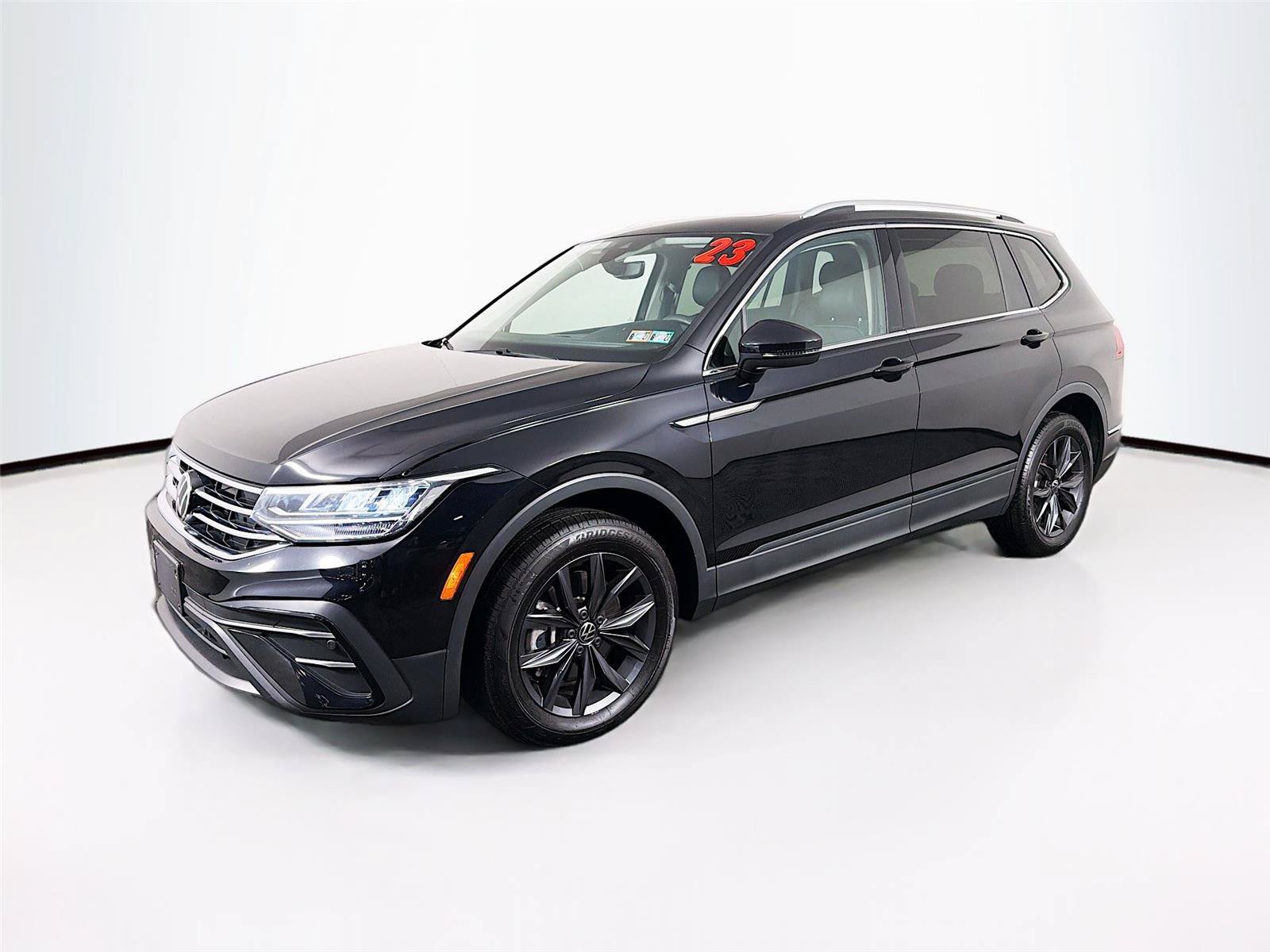 Used 2023 Volkswagen Tiguan SE w/ Panoramic Sunroof Package AWD/4WD image 7