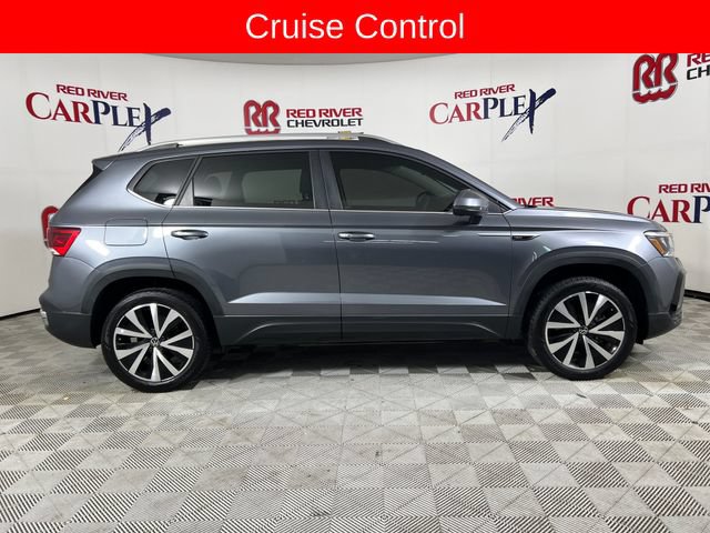 Used 2024 Volkswagen Taos SE FWD image 9