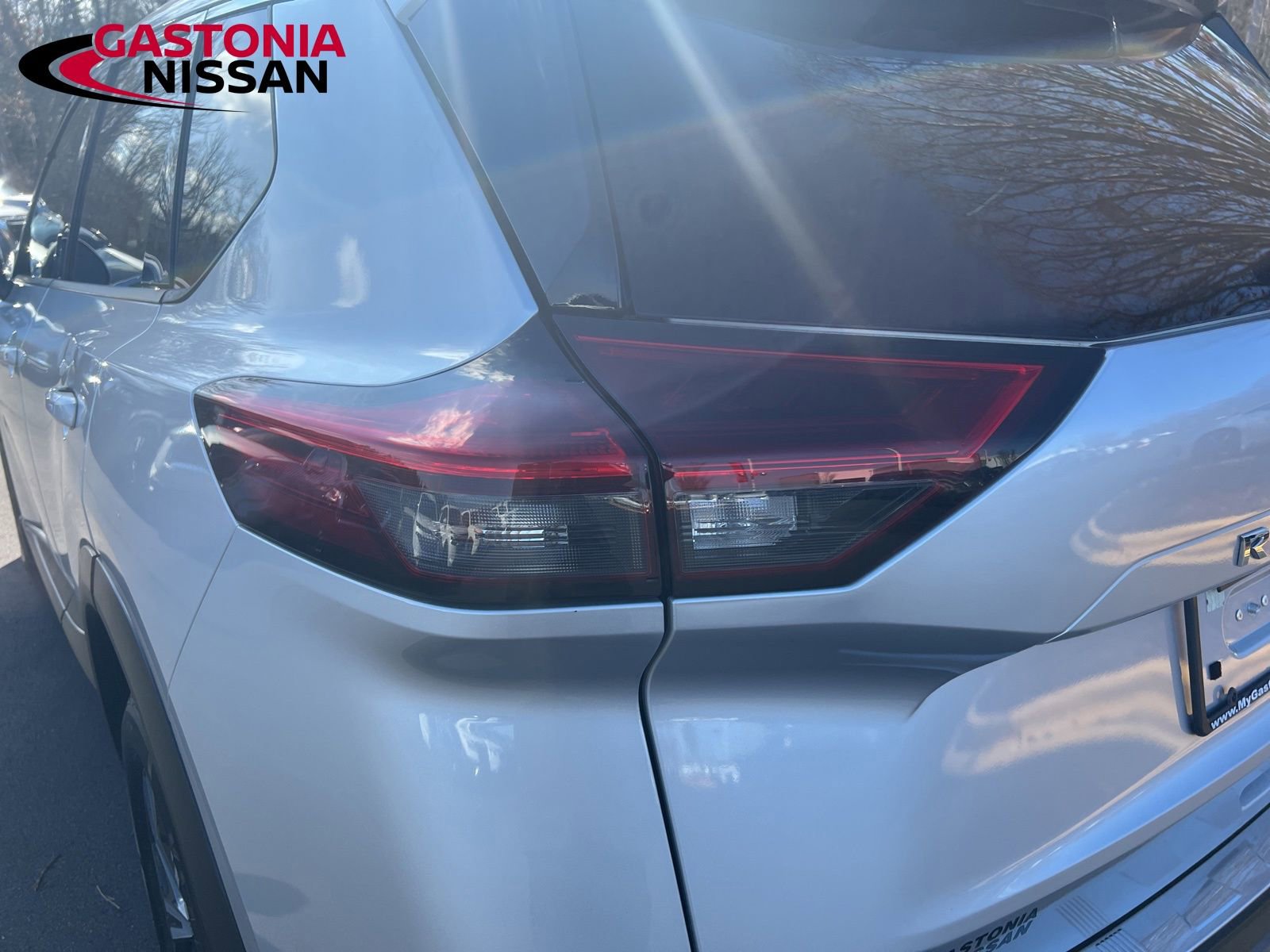 Used 2021 Nissan Rogue SV image 11
