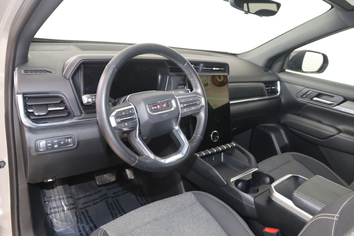 Used 2025 GMC Terrain Elevation w/ Technology Package II AWD/4WD image 26