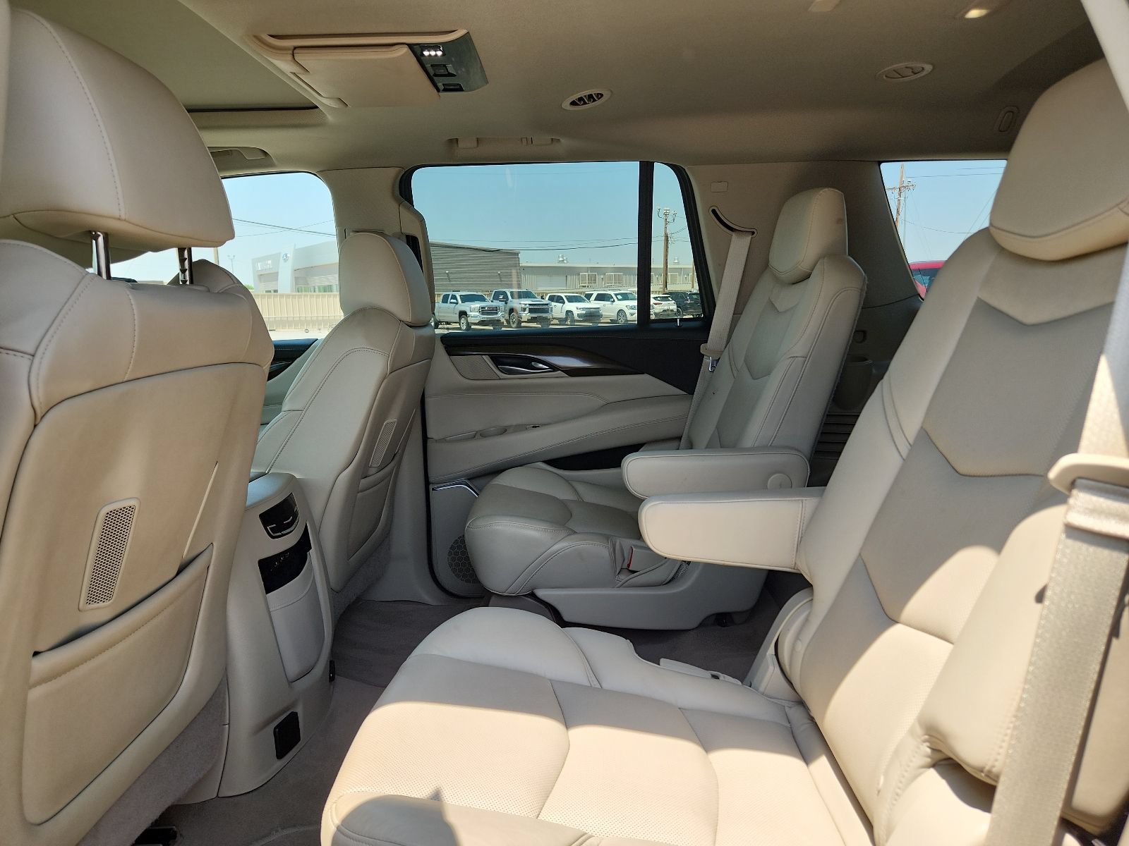 Used 2020 Cadillac Escalade Luxury AWD/4WD image 9