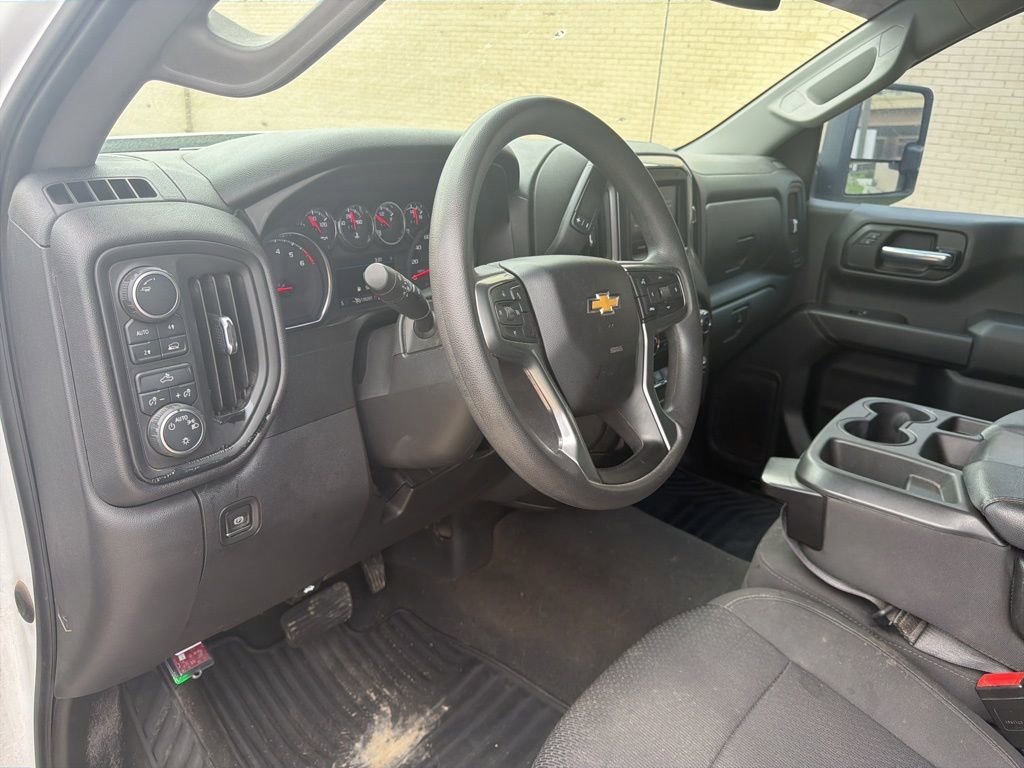 Used 2021 Chevrolet Silverado 1500 Custom w/ Custom Max Trailering Package AWD/4WD image 9