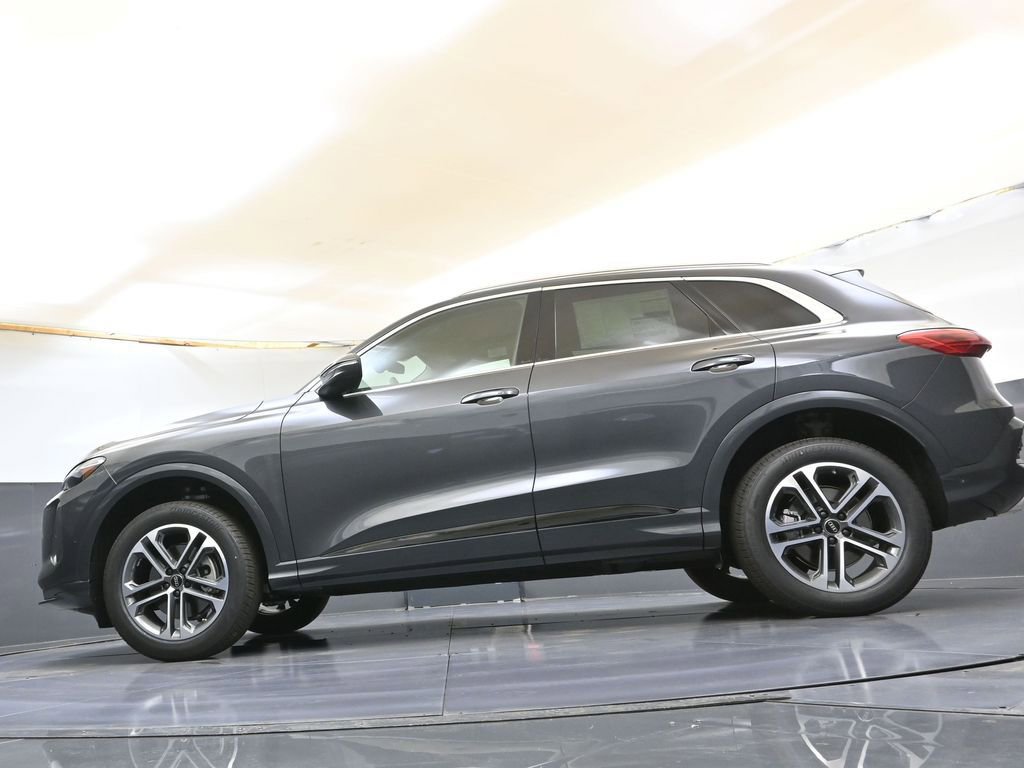 Used 2025 Audi Q5 Premium w/ Convenience Package image 36