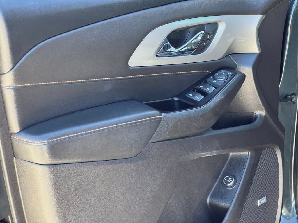 Used 2020 Chevrolet Traverse RS w/ LPO, Floor Liner Package FWD image 9