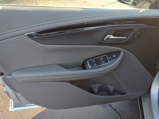 Used 2018 Chevrolet Impala LT w/ LT Leather Package FWD image 12
